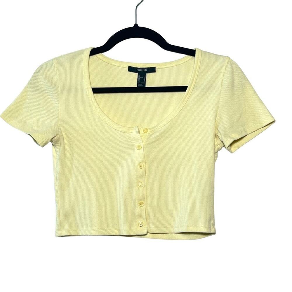 Butter Yellow Cropped Henley Button Up Top Forever 21 Size Medium Basics T-shirt